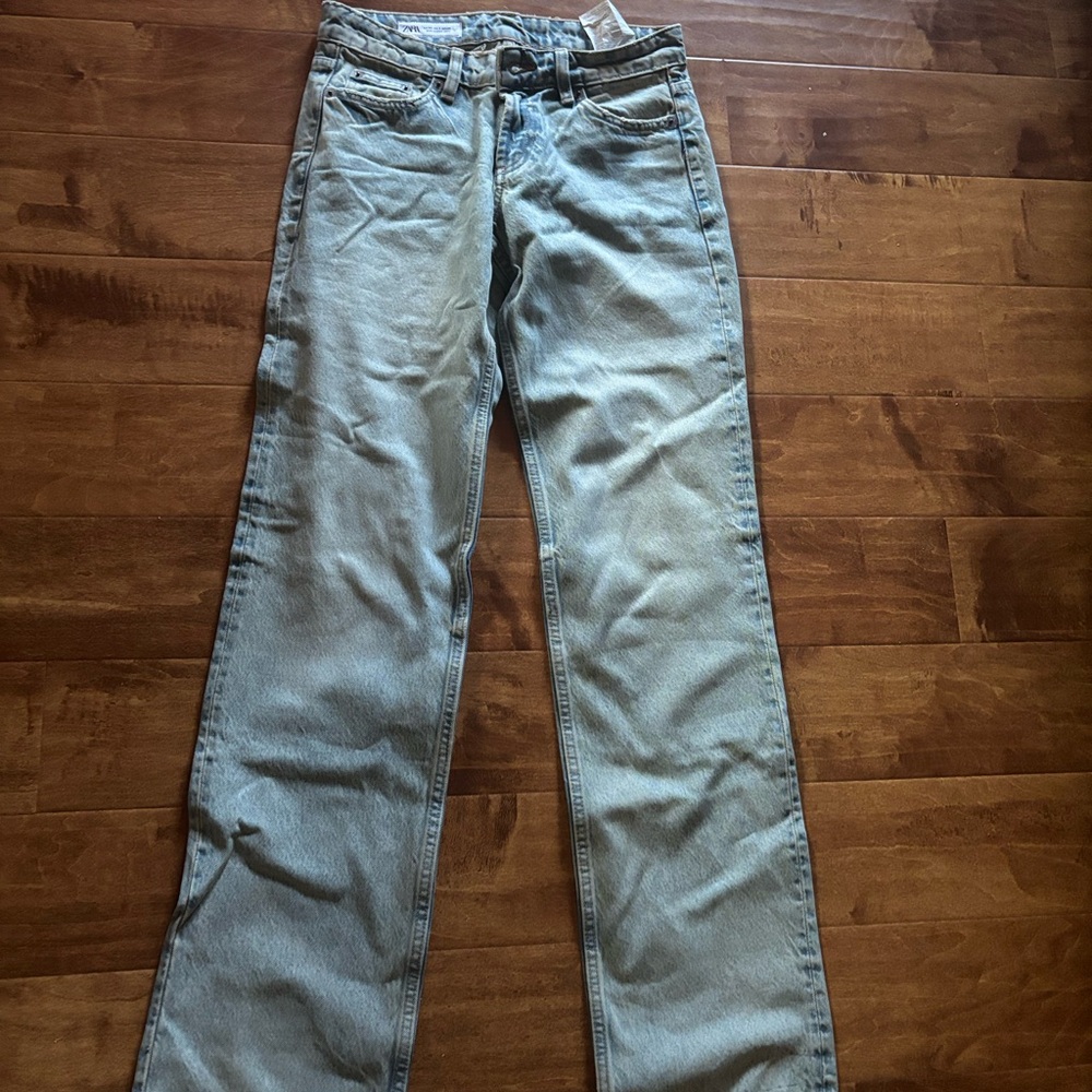 Zara Light wash low waisted Jeans